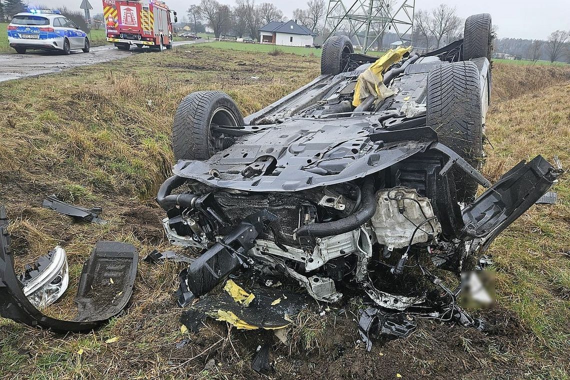 Region: samochód osobowy wjechał przed nadjeżdżający pociąg