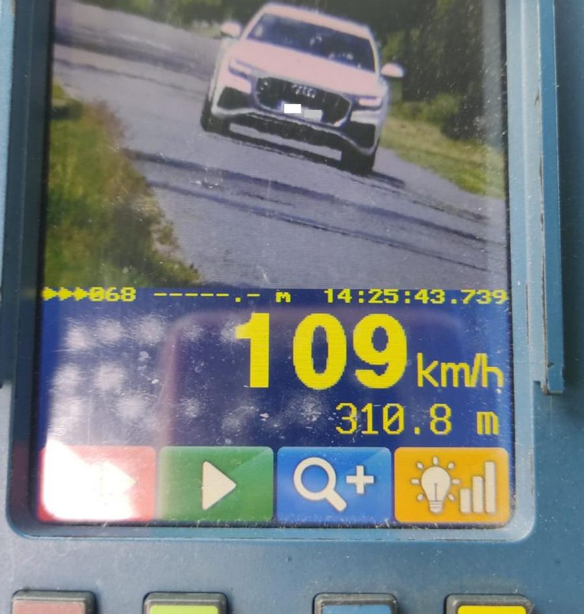 Rozpędziła auto do 109 km/h w terenie zabudowanym. Straciła prawo jazdy