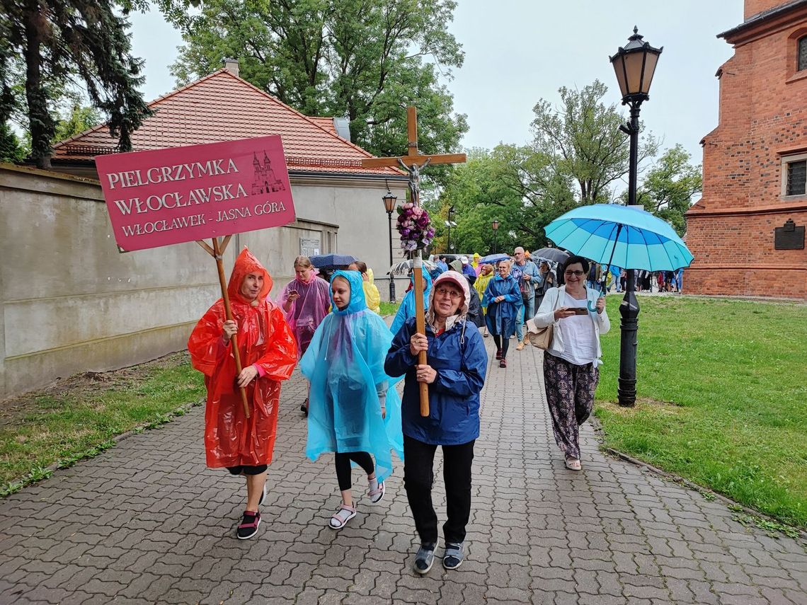 Ile w tym roku kosztuje pielgrzymowanie? Ruszyły zapisy na 36. Pieszą Pielgrzymkę z Włocławka do Częstochowy
