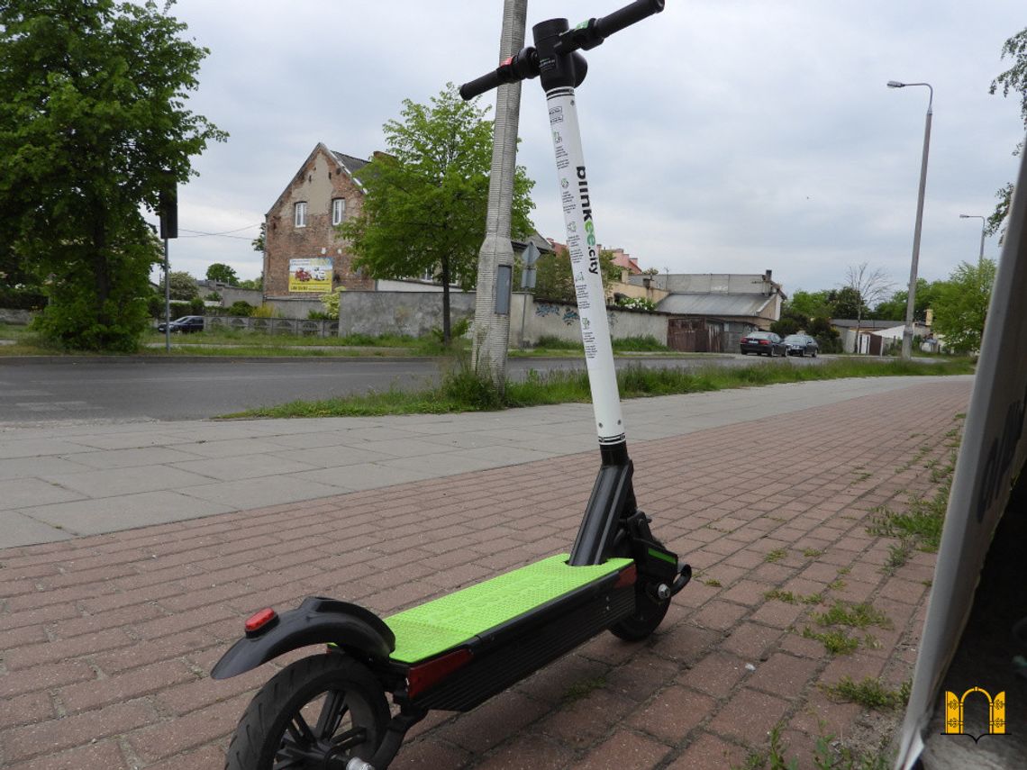 Rząd zabiera się za hulajnogi elektryczne. Jest projekt ograniczeń Rząd zabiera się za hulajnogi elektryczne. Jest projekt ograniczeń