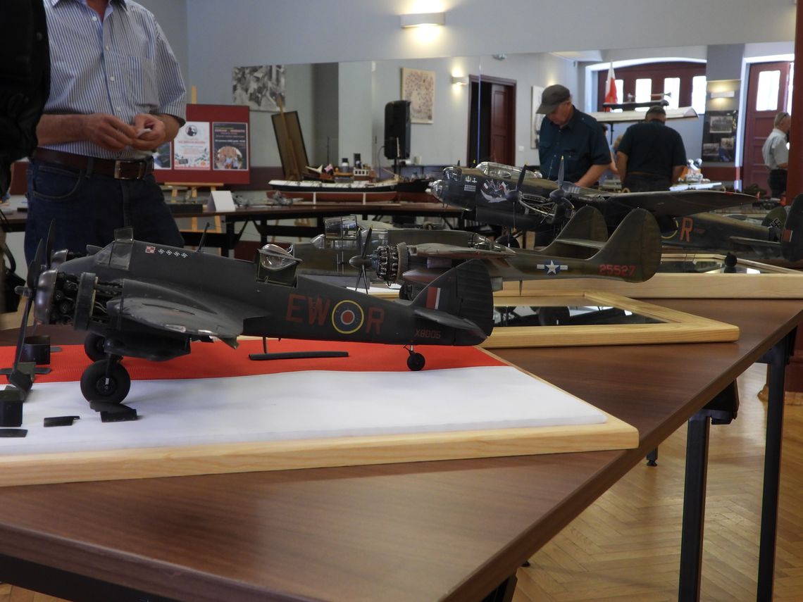 Samolot Heinkel, słynny niemiecki Tiger, "Victory" admirała Nelsona w Klubie "Stara Remiza"