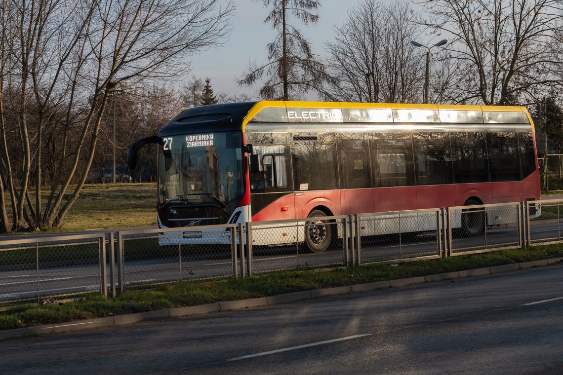 Samorząd kupuje 40 elektryczych i hybrydowych autobusów za 91 mln zł