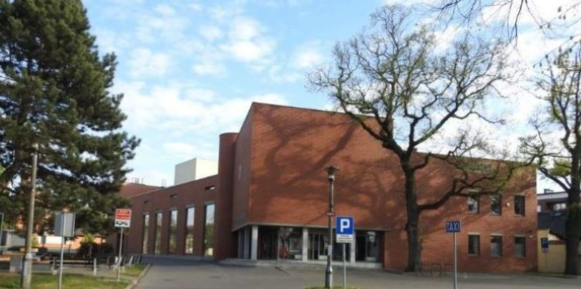 Seans filmowy na skwerku teatru został przełożony Seans filmowy na skwerku teatru został przełożony