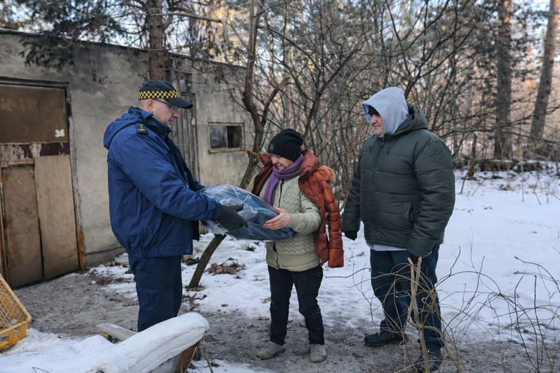 Silne mrozy we Włocławku. Służby rozdawały śpiwory osobom bezdomnym