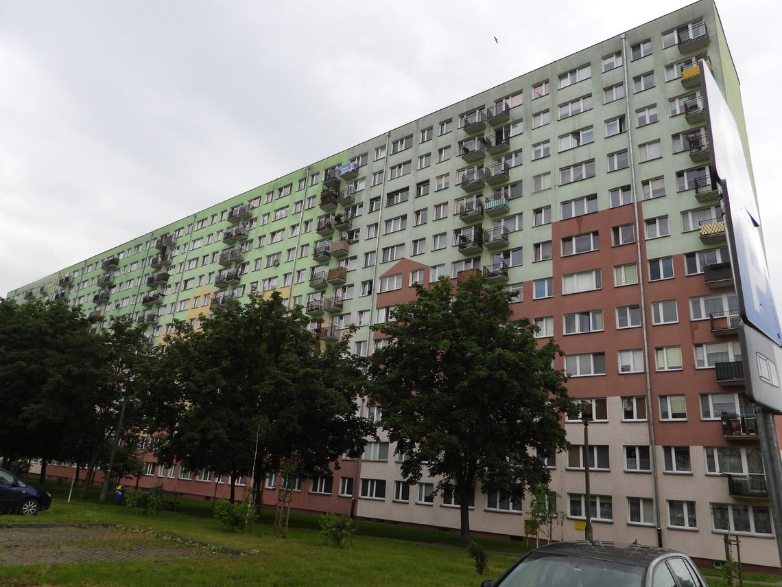 Skarżą się na fetor. Zwłoki mężczyzny rozkładały się przez 5 dni w mieszkaniu przy ul. Toruńskiej