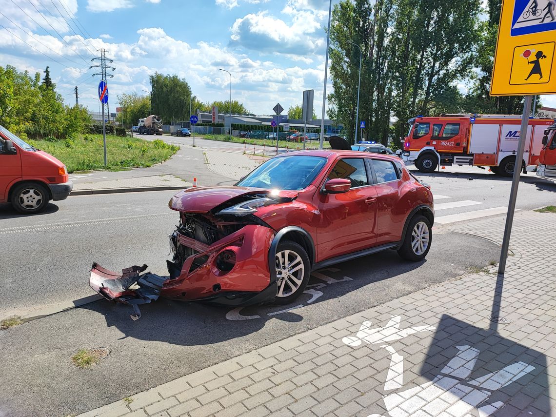 Skrzyżowanie ul. Zielnej i Papieżka zablokowane. W pojazdach były dzieci