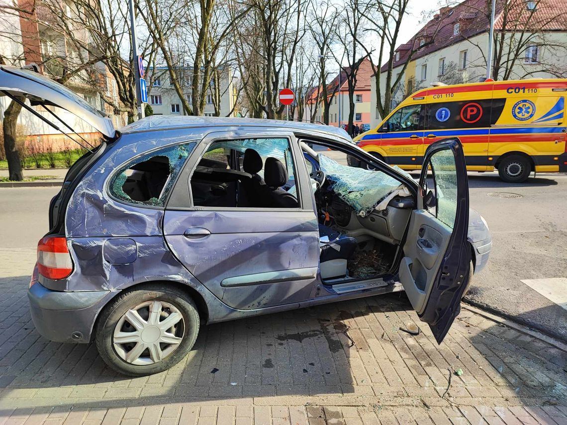 Skrzyżowanie ulic Chmielnej i Kraszewskiego zablokowane. Zderzenie dwóch pojazdów