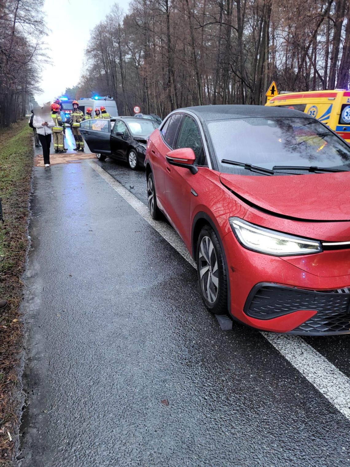 Śliska substancja na jezdni przyczyną porannego karambolu na DK 91