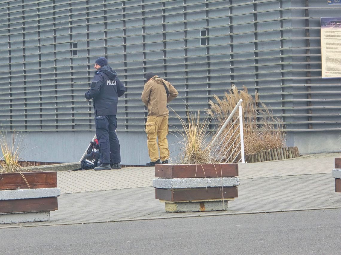 [aktualizacja] Służby sprawdzają Wisłę. Trwają poszukiwania zaginionego mężczyzny