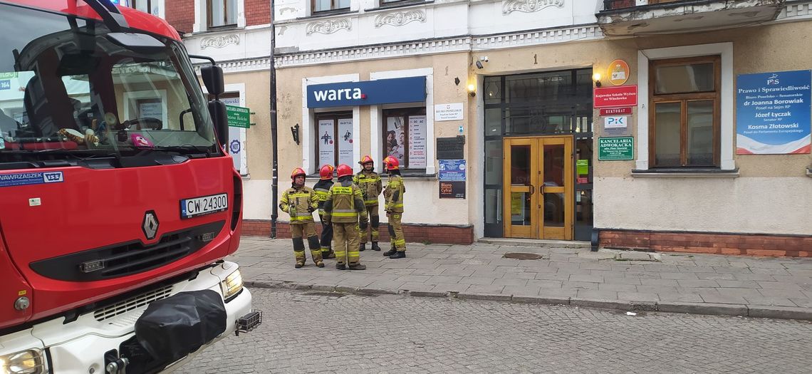 Służby szukają bomby w biurze Borowiak, Złotowskiego i Łyczaka na placu Wolności
