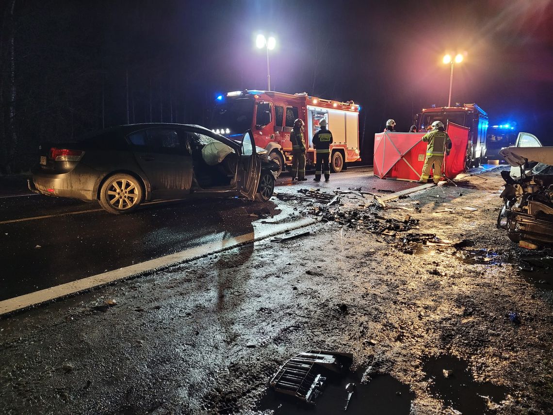 Śmiertelny wypadek w Modzerowie. Zakleszczony w pojeździe kierowca mimo reanimacji zmarł