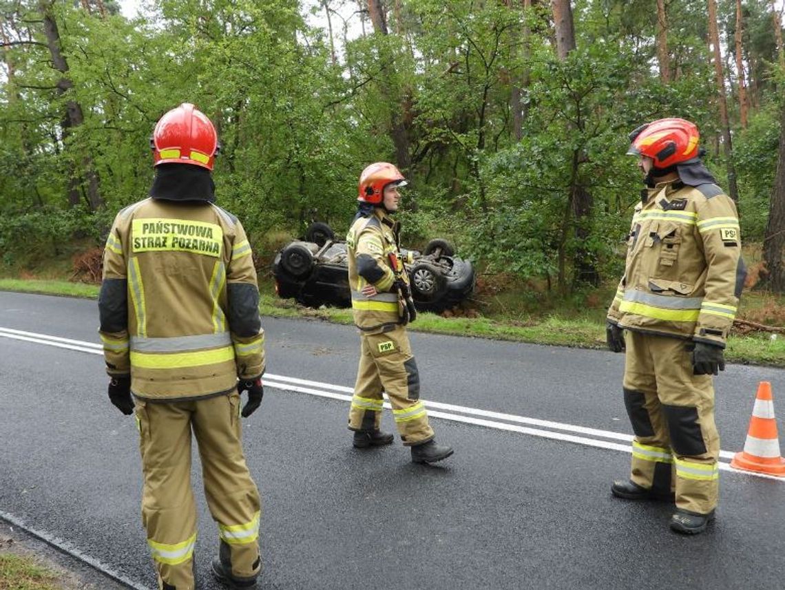 Śmiertelny wypadek w Rutkowicach. Zginęła 24-latka kierująca Seatem