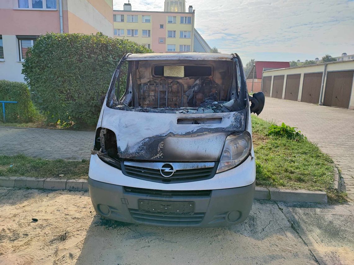 Spłonął Opel Vivaro. Straty wyceniono na około 30 000 zł