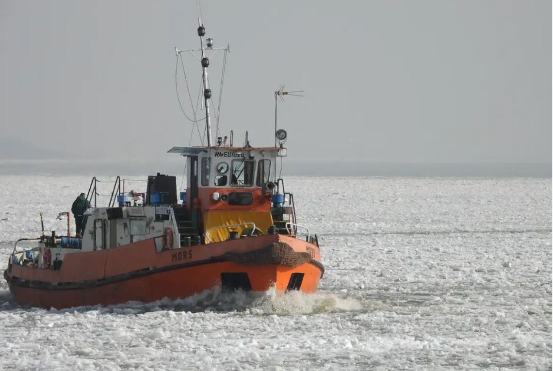 Stalowa flota budzi się na zimę. 8 lodołamaczy na na Zbiorniku Włocławskim Stalowa flota budzi się na zimę. 8 lodołamaczy na na Zbiorniku Włocławskim
