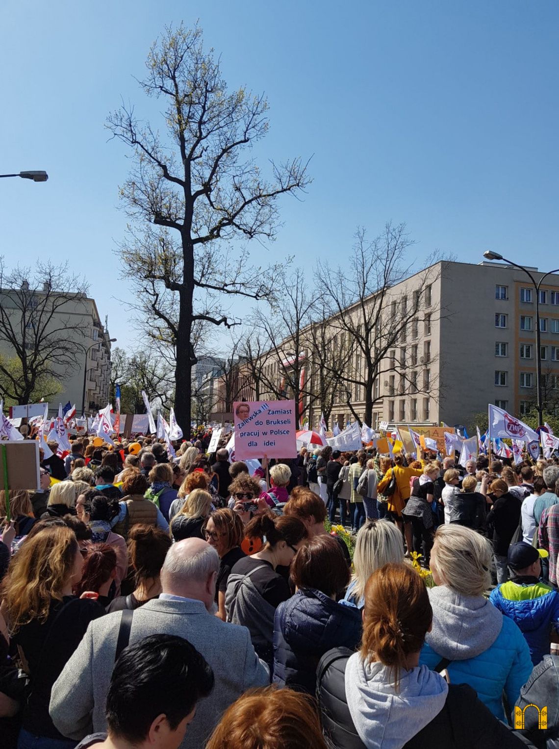 Strajk nauczycieli zawieszony, strajk taksówkarzy rozpoczęty