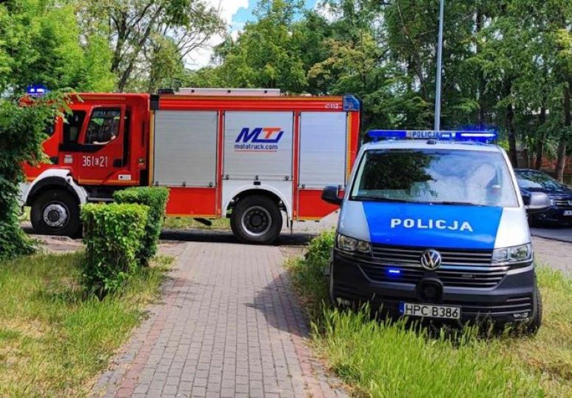 Strażacy musieli wyważyć drzwi mieszkania przy ul. Wienieckiej. Nie było kontaktu z lokatorem