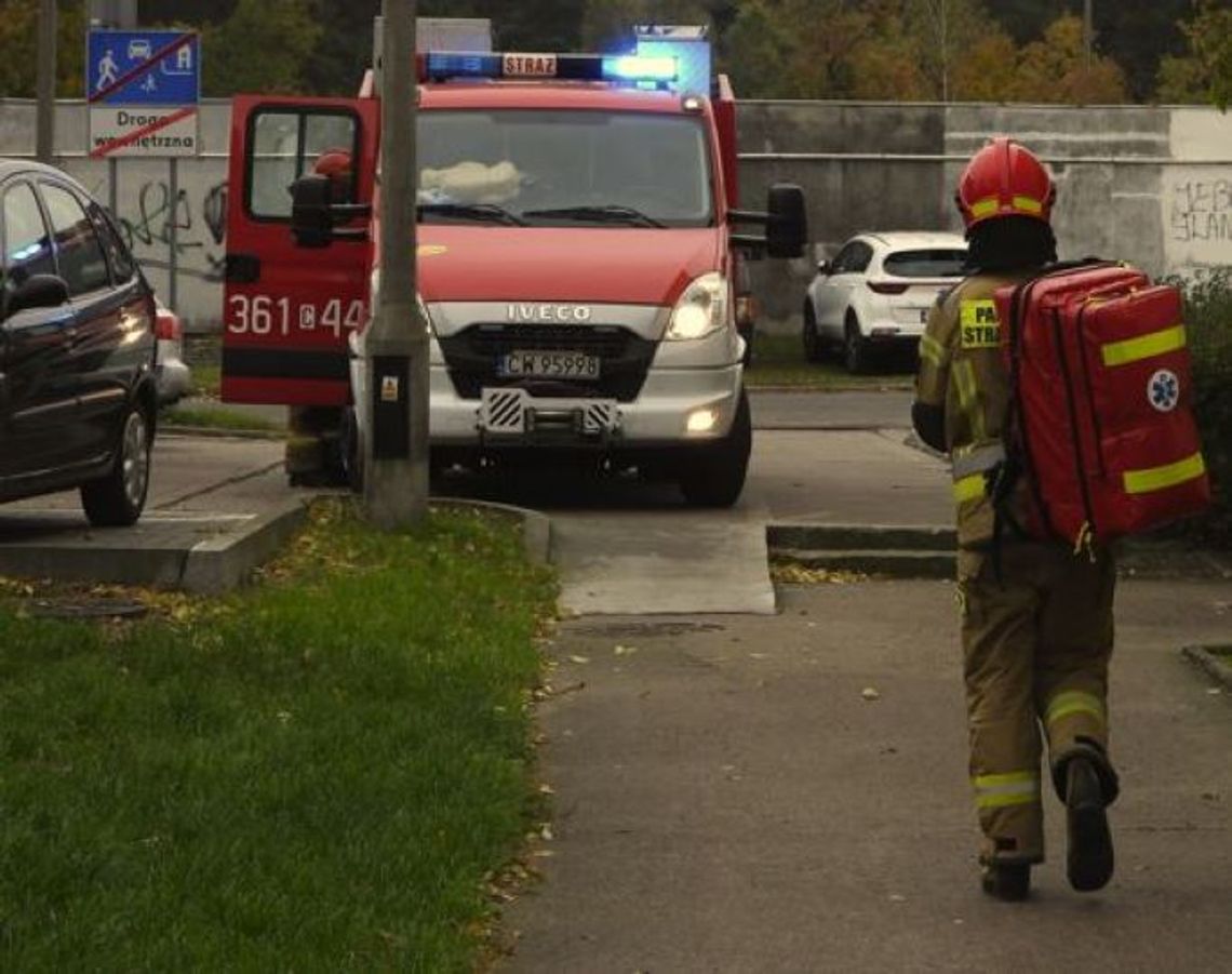 Zwłoki mężczyzny w mieszkaniu w Brześciu Kujawskim. Mężczyzna miał plamy opadowe