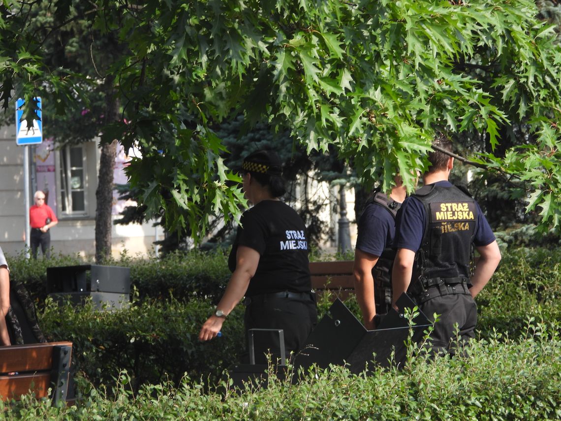 Strażnicy miejscy nałożyli 247 mandatów – "Zero tolerancji dla nietrzeźwości" Strażnicy miejscy nałożyli 247 mandatów – "Zero tolerancji dla nietrzeźwości"