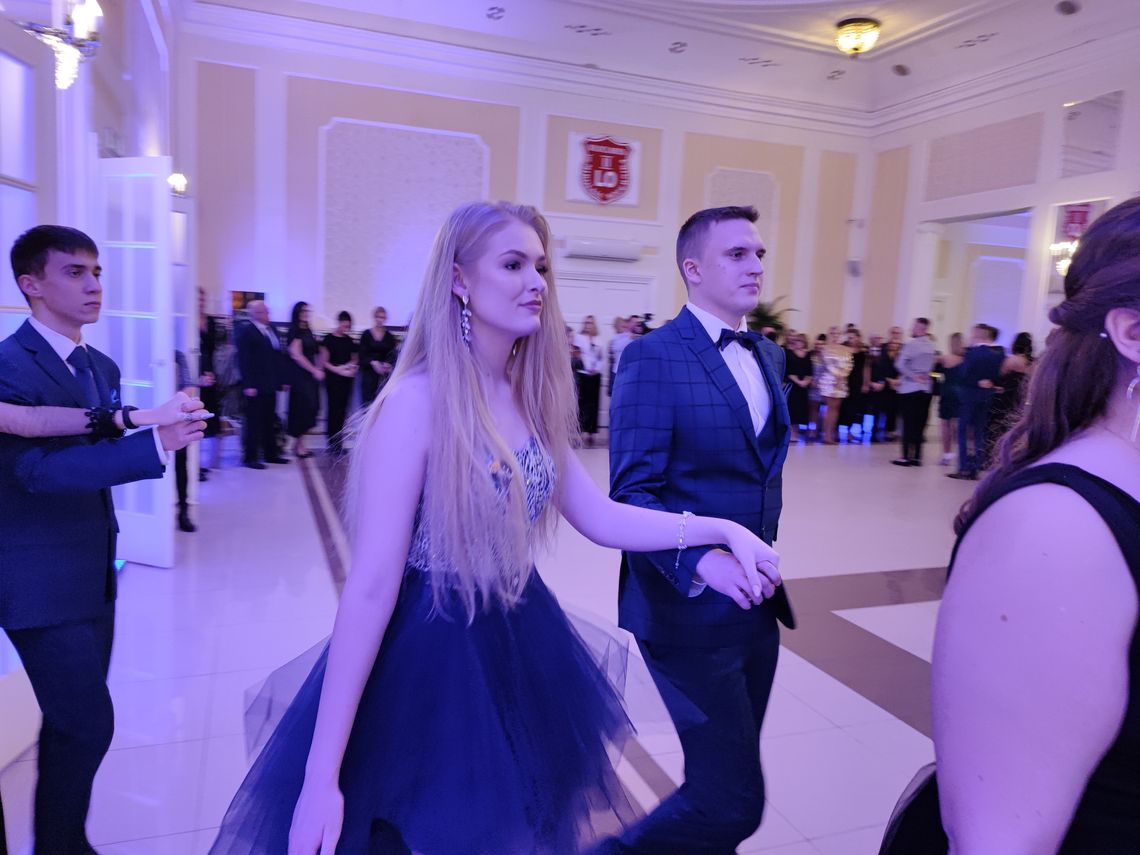 Studniówkowy maraton trwa. Dziś na parkiecie maturzyści z "Kopernika"