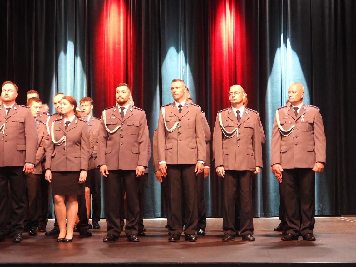 Święto Policji we Włocławku: 118 policjantów otrzymało wyższe stopnie Święto Policji we Włocławku: 118 policjantów otrzymało wyższe stopnie