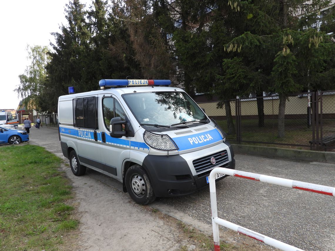 Szereg alarmów bombowych w polskich szkołach. We Włocławku bomba miała być w SP 22