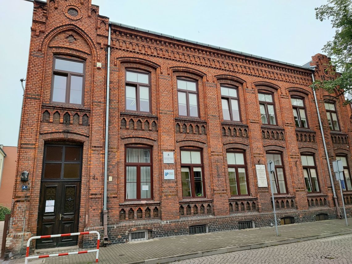 Szkole "Wiedza" grozi zamknięcie? Zaniepokojeni rodzice mówią o drastycznym wzroście czesnego i rezygnacji uczniów