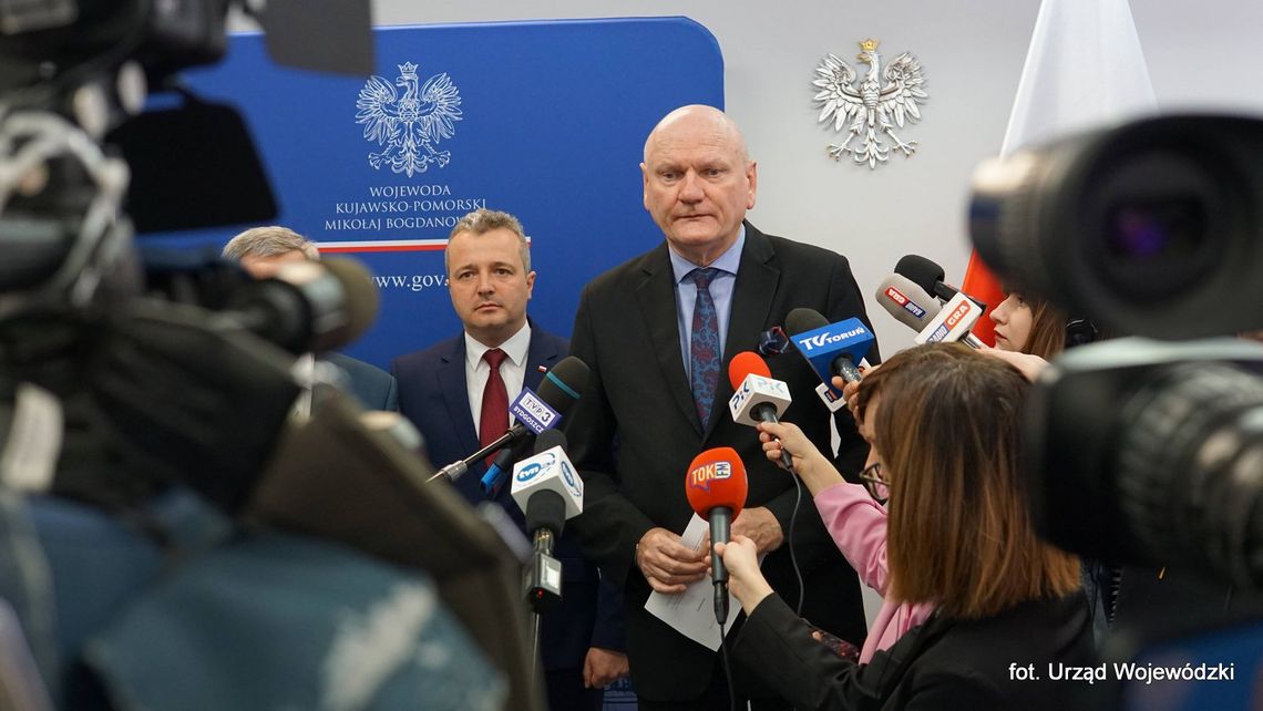 Szpital ogranicza odwiedziny, prezydent odwołuje spotkania, PIP wstrzymuje...