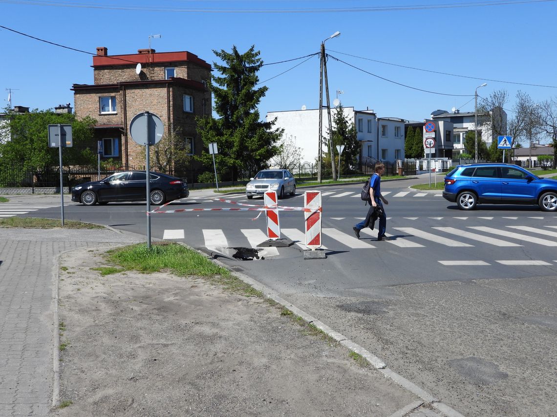 Ta dziura będzie załatana w trybie pilnym już po weekendzie! MZIDiT zmienia termin Ta dziura będzie załatana w trybie pilnym już po weekendzie! MZIDiT zmienia termin