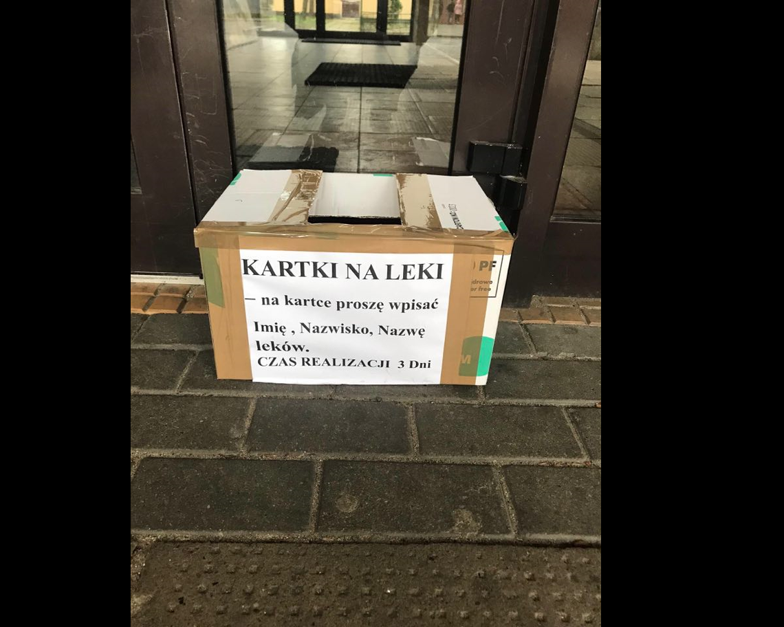 Tak radzi sobie apteka w centrum. Pudło na kartki, realizacja 3 dni