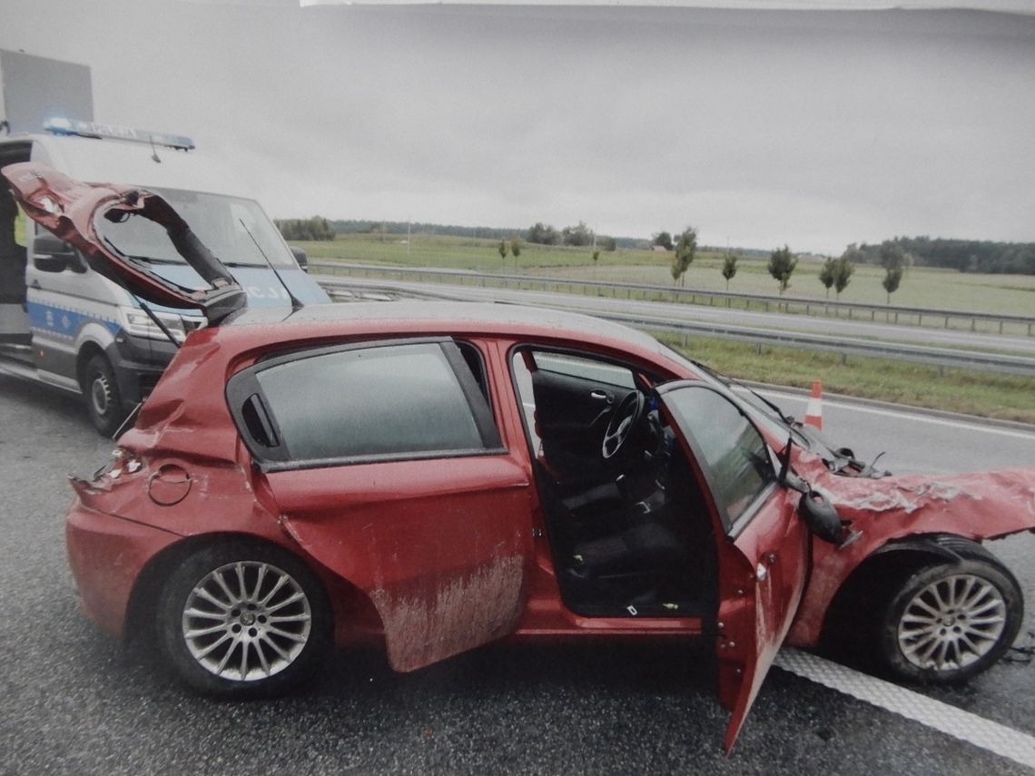 Tragedia na autostradzie. Nie żyje 49-letnia pasażerka samochodu osobowego