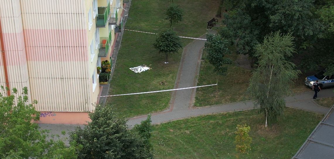 Tragedia na ul. Wienieckiej. Mężczyzna skoczył z siódmego piętra wieżowca