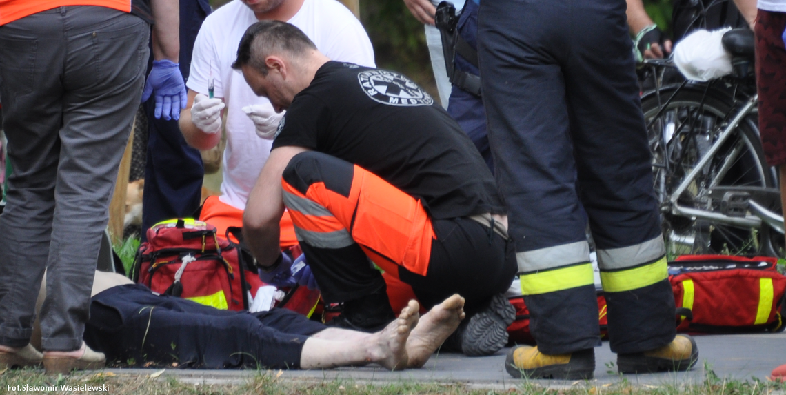 Tragedia w Parku Sienkiewicza. Mężczyzna wpadł do Zgłowiączki, zmarł w szpitalu