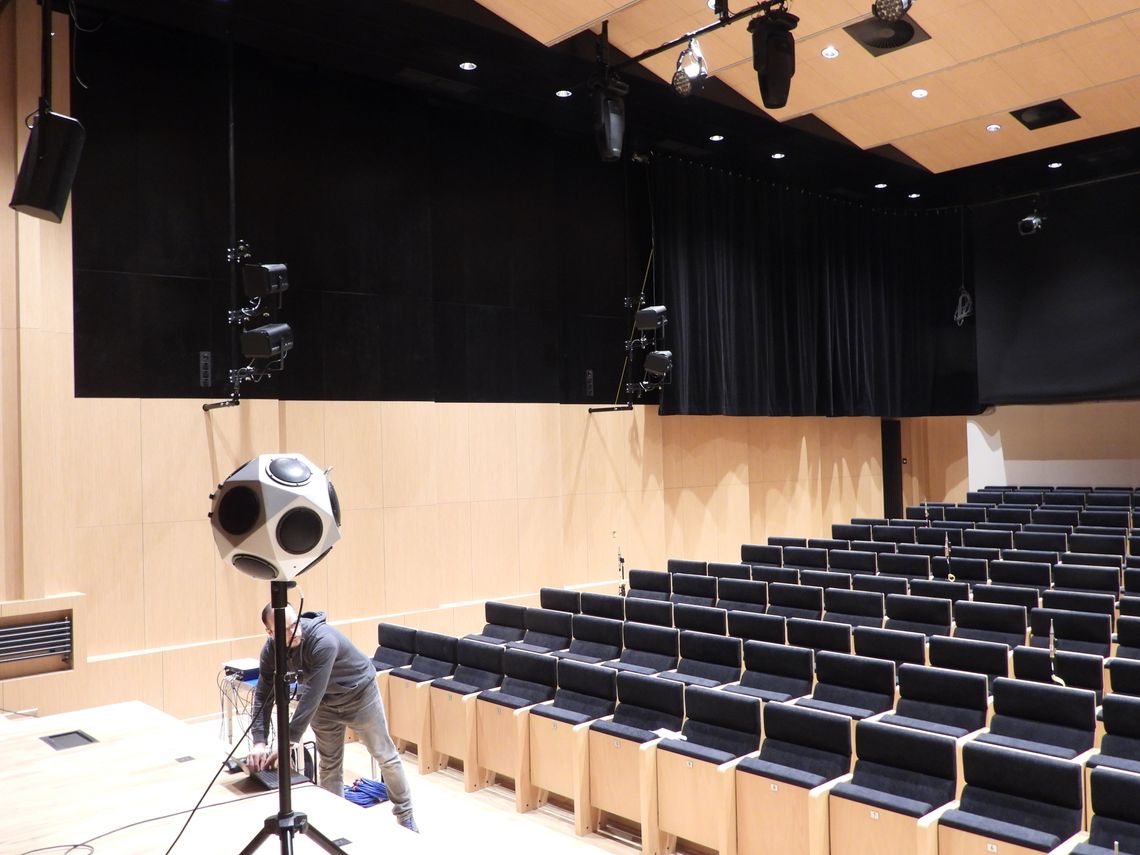 Trwa strojenie akustyczne sali koncertowej w Zespole Szkół Muzycznych Trwa strojenie akustyczne sali koncertowej w Zespole Szkół Muzycznych