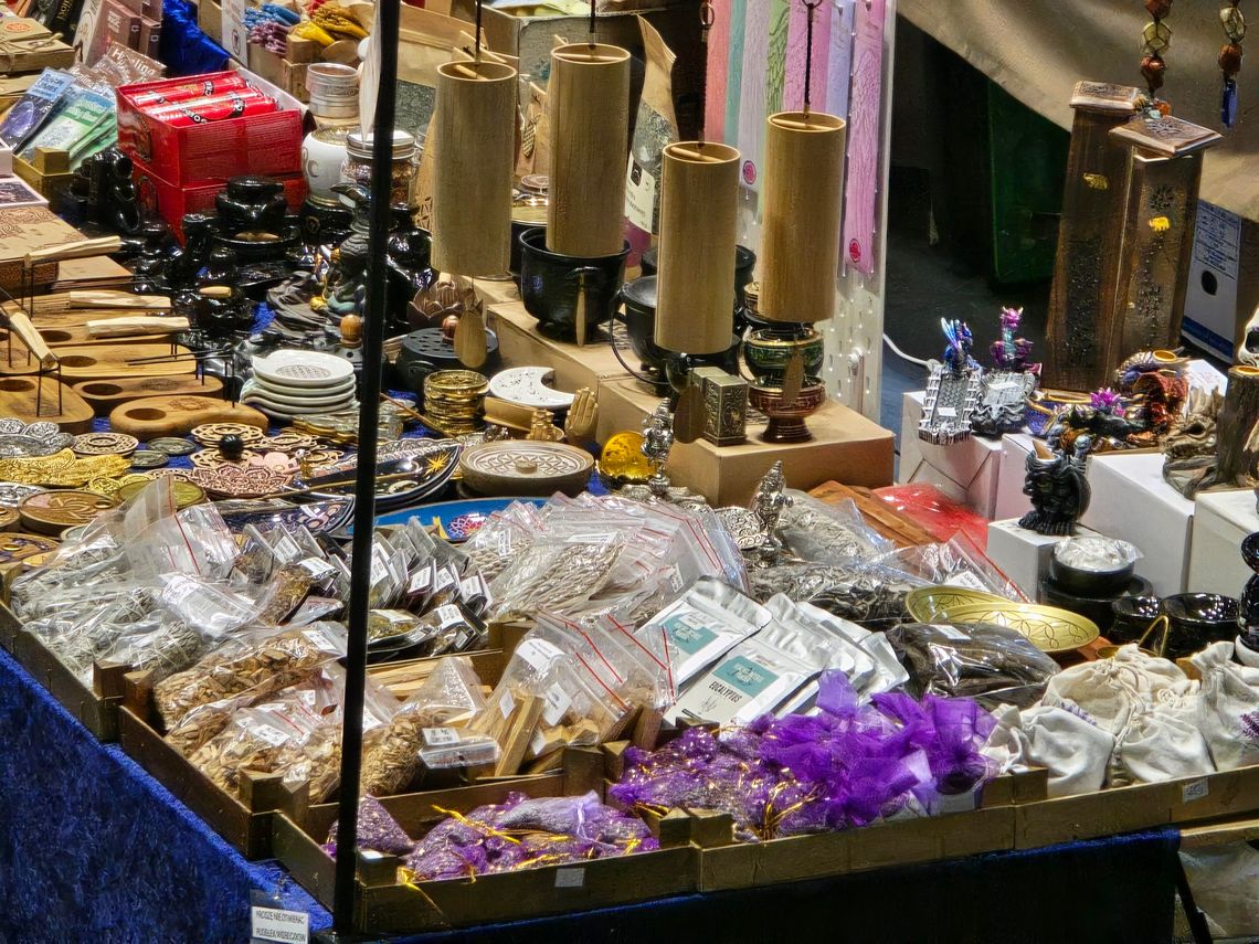 Trwają targi ezoteryczne, terrarystyczne i skamieniałości w hali OSiR