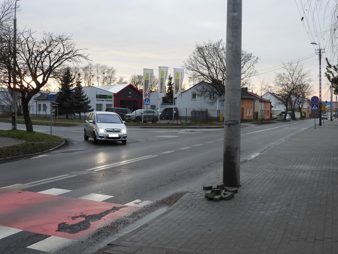Uciekał przed policją. Mogło dojść do tragedii, gdyby nie uderzył w słup