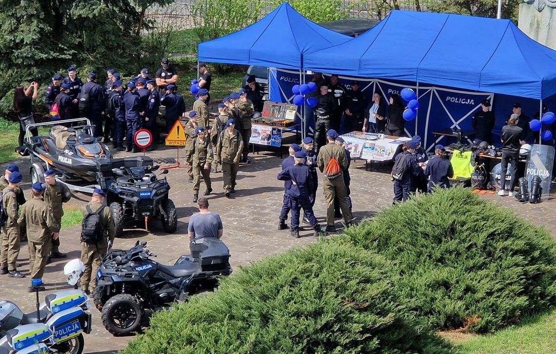 Uczniowie włocławskich szkół odwiedzili Komendę Miejską Policji