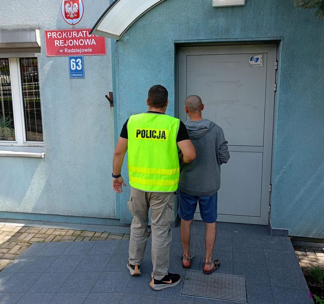 Ukradł auto z posesji w gm. Osięciny, potem próbował płacić kartą właścicielki auta