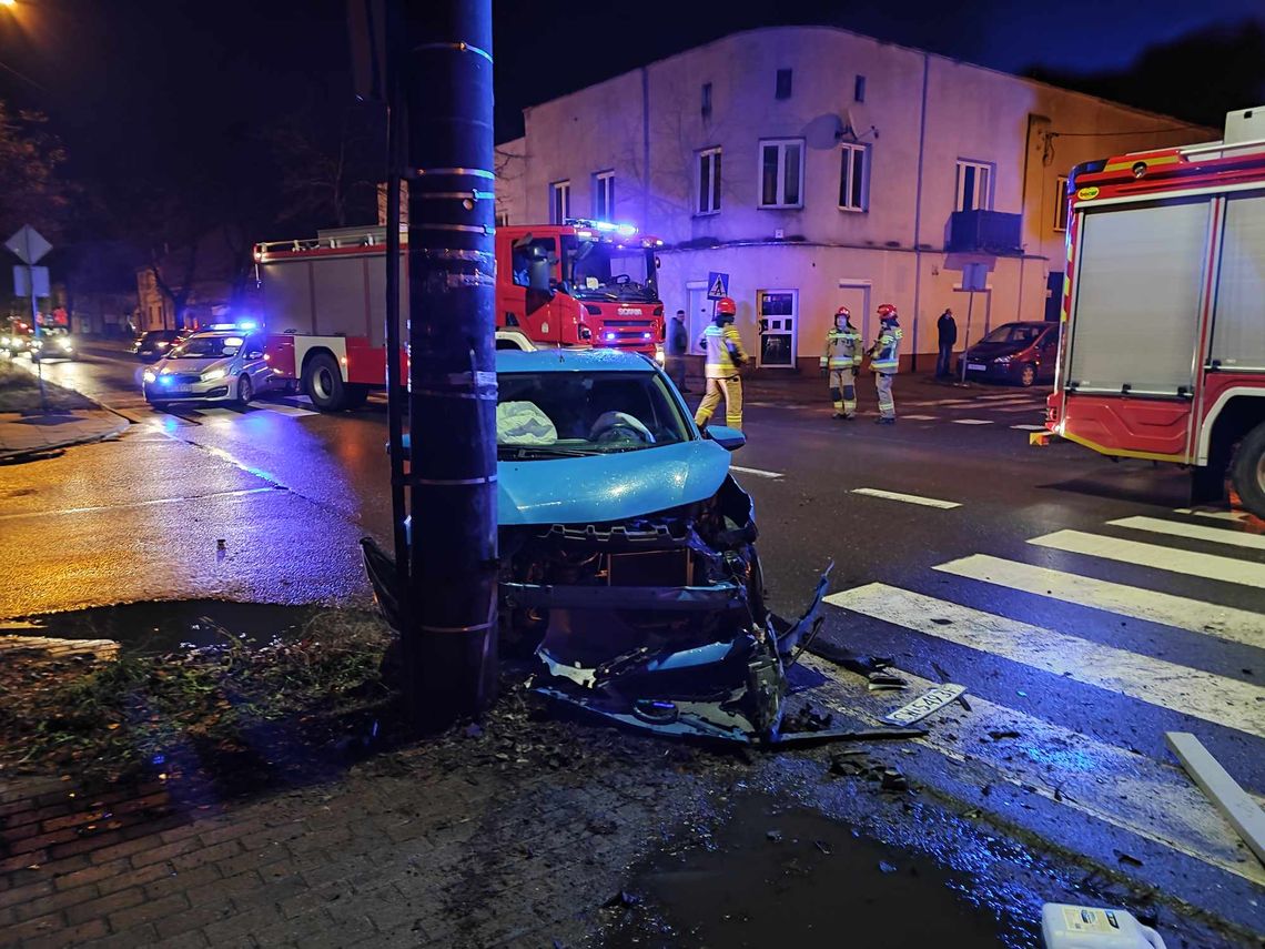 Ul. Kaliska zablokowana dla ruchu pojazdów. Dwie osoby poszkodowane