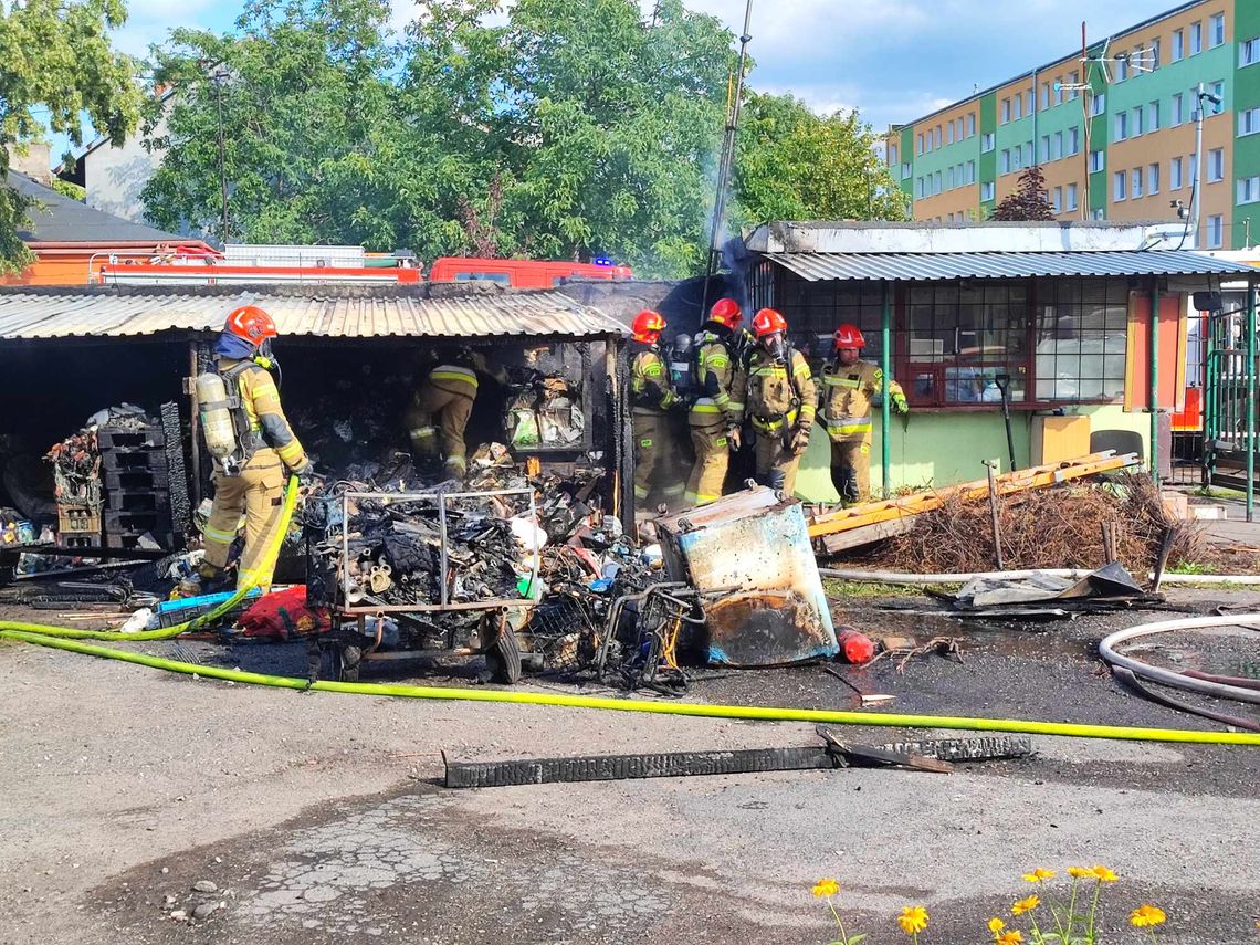 Ul. Łanieszczyzna zablokowana. Trwa akcja gaśnicza