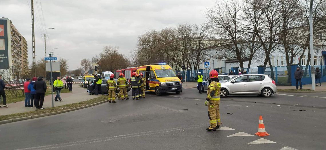 Ul. Wiejska zablokowana. Poważny wypadek na skrzyżowaniu ul. Wiejskiej i Planty.