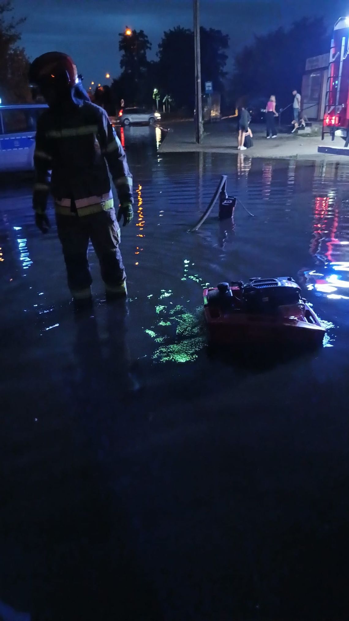 Ulica Płocka była wczoraj nieprzejezdna. To efekt burzy Ulica Płocka była wczoraj nieprzejezdna. To efekt burzy