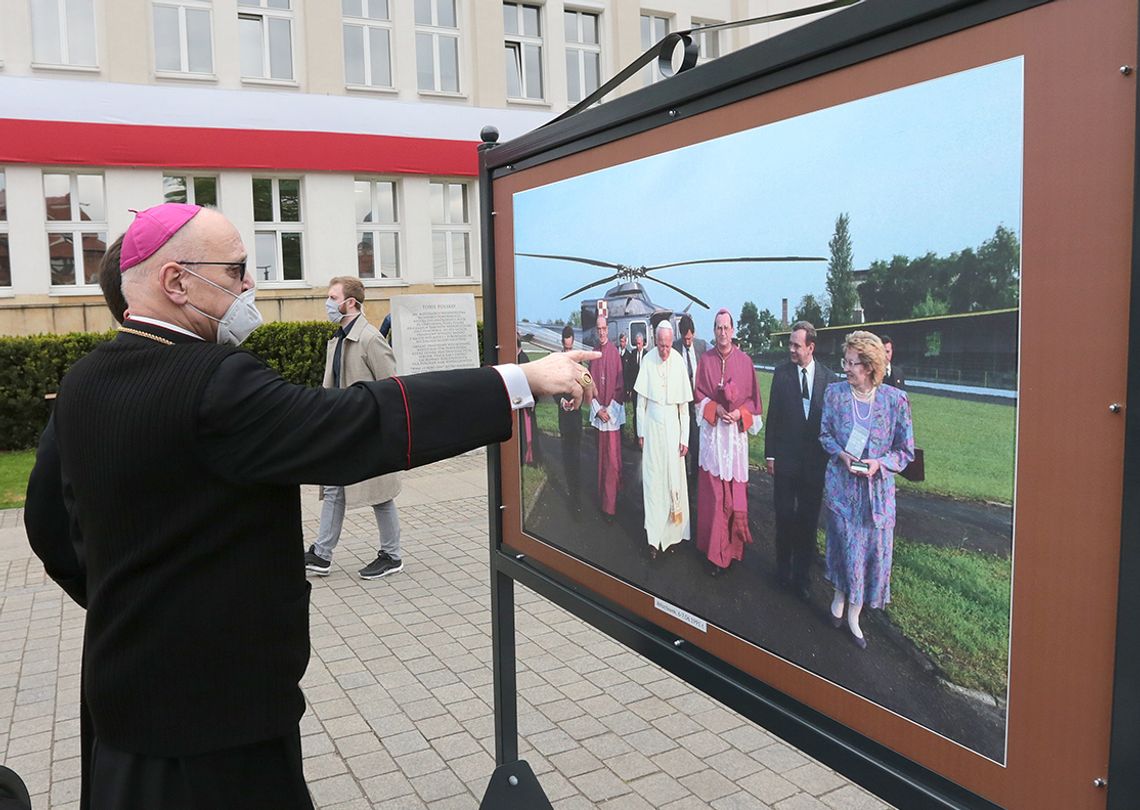 Uroczysta sesja sejmiku województwa z okazji 100-lecia urodzin Jana Pawła II