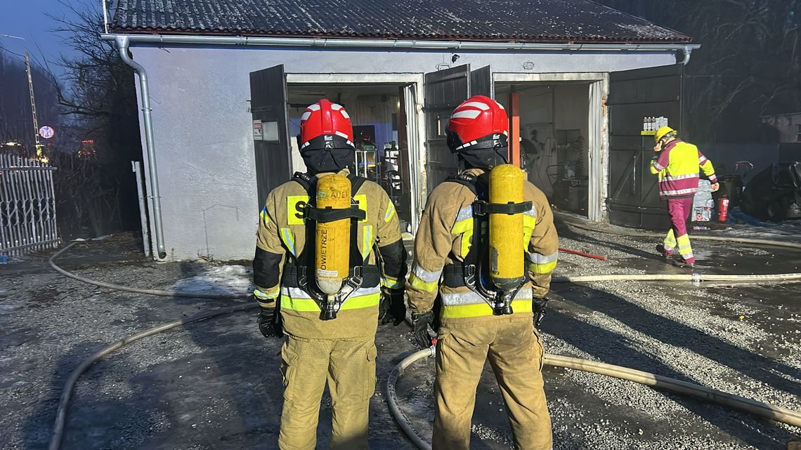 Utrudnienia na DK 91 w Lubieniu Kujawskim. Trwa gaszenie pożaru