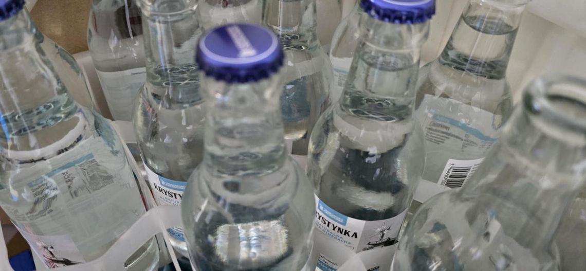 Uwaga! Fragmenty szkła w butelkach wody „Krystynka” – GIS ostrzega