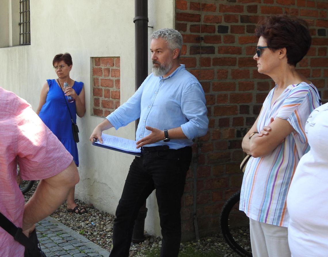 W 1920 roku bolszewicy wyrywali wrota od stodół rolników, chcieli w ten sposób...