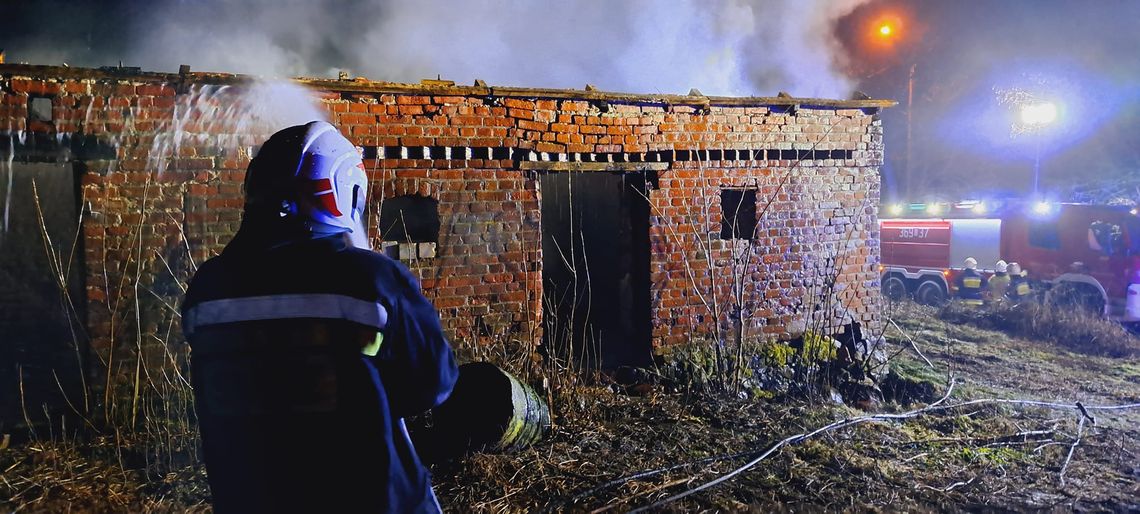 W gminie Izbica Kujawska doszło do pożaru słomy w pustostanie