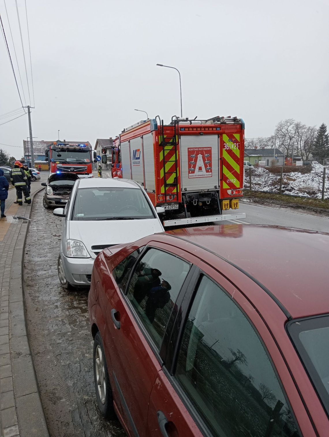 W Kruszynie zderzyły się 3 pojazdy osobowe 