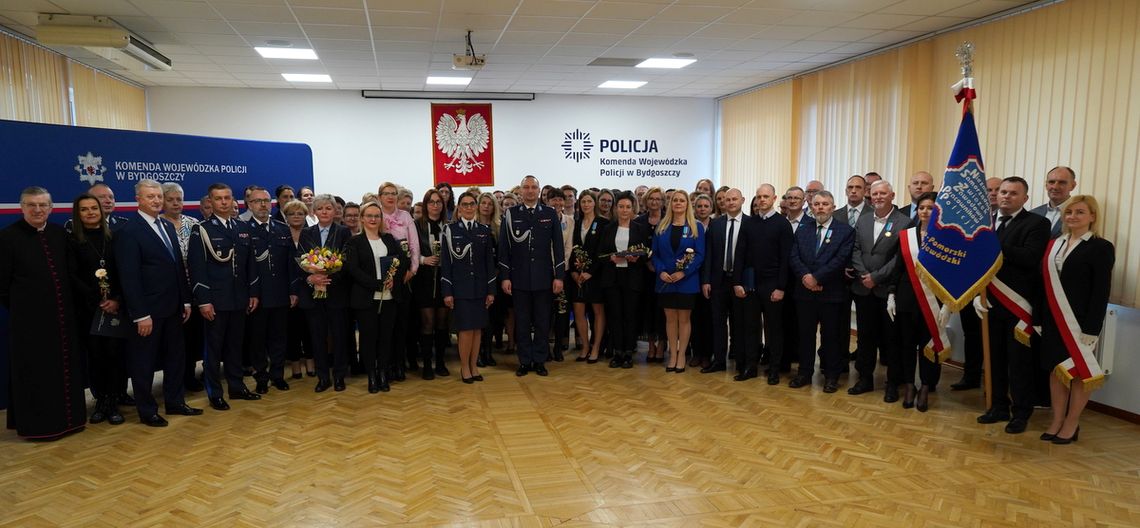 W KWP nagrodzono pracowników cywilnych. Wśród nich ośmioro z Włocławka