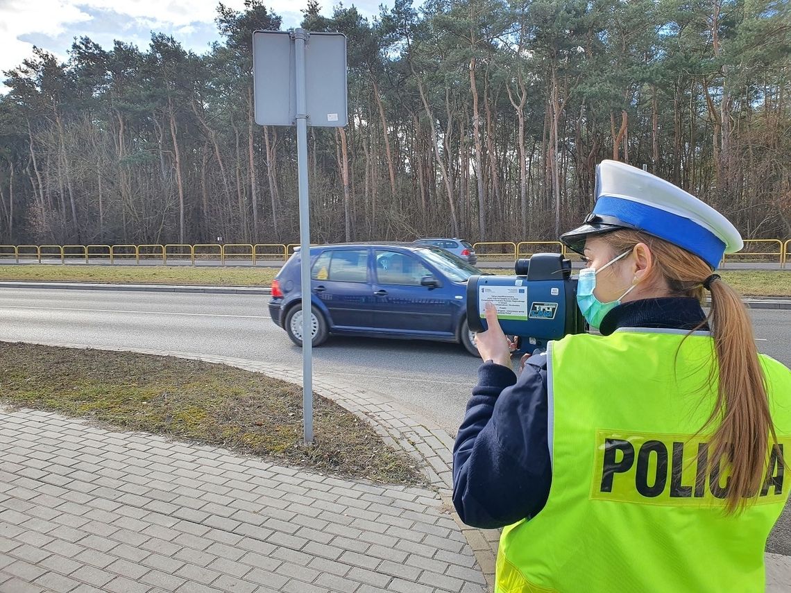 W piątek włocławscy policjanci przeprowadzili 165 kontroli drogowych. 106 kierowców zostało ukaranych mandatami