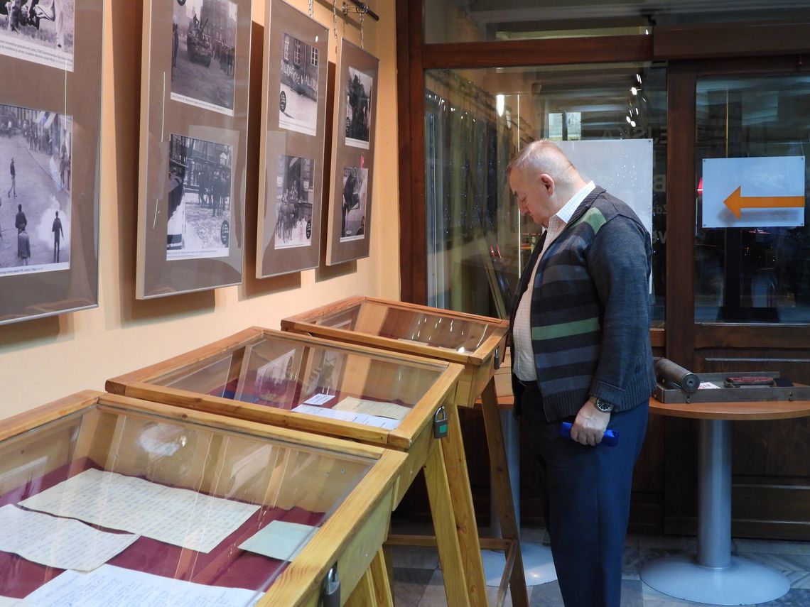 W rocznicę stanu wojennego w bibliotece otwarto wystawę „We Włocławku 13 grudnia...”